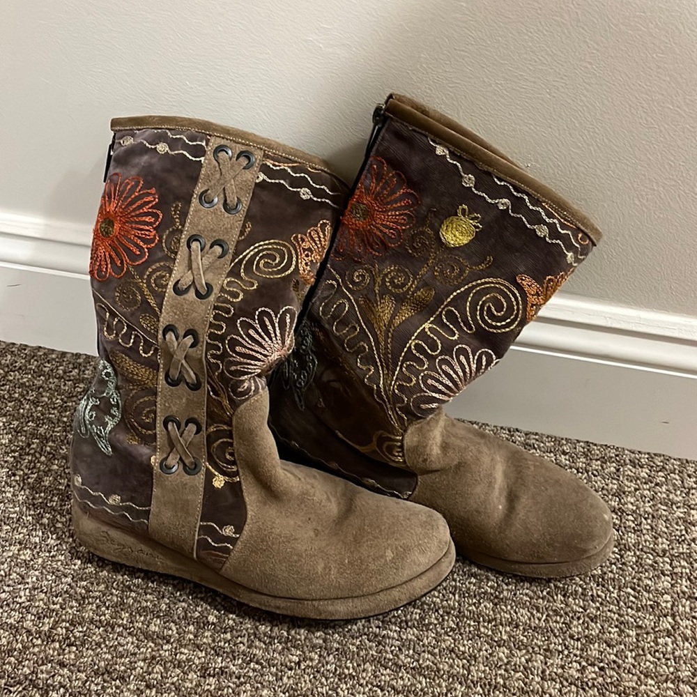 Ugg style Sherpa lined Zeyzani Turkish embroidered boots